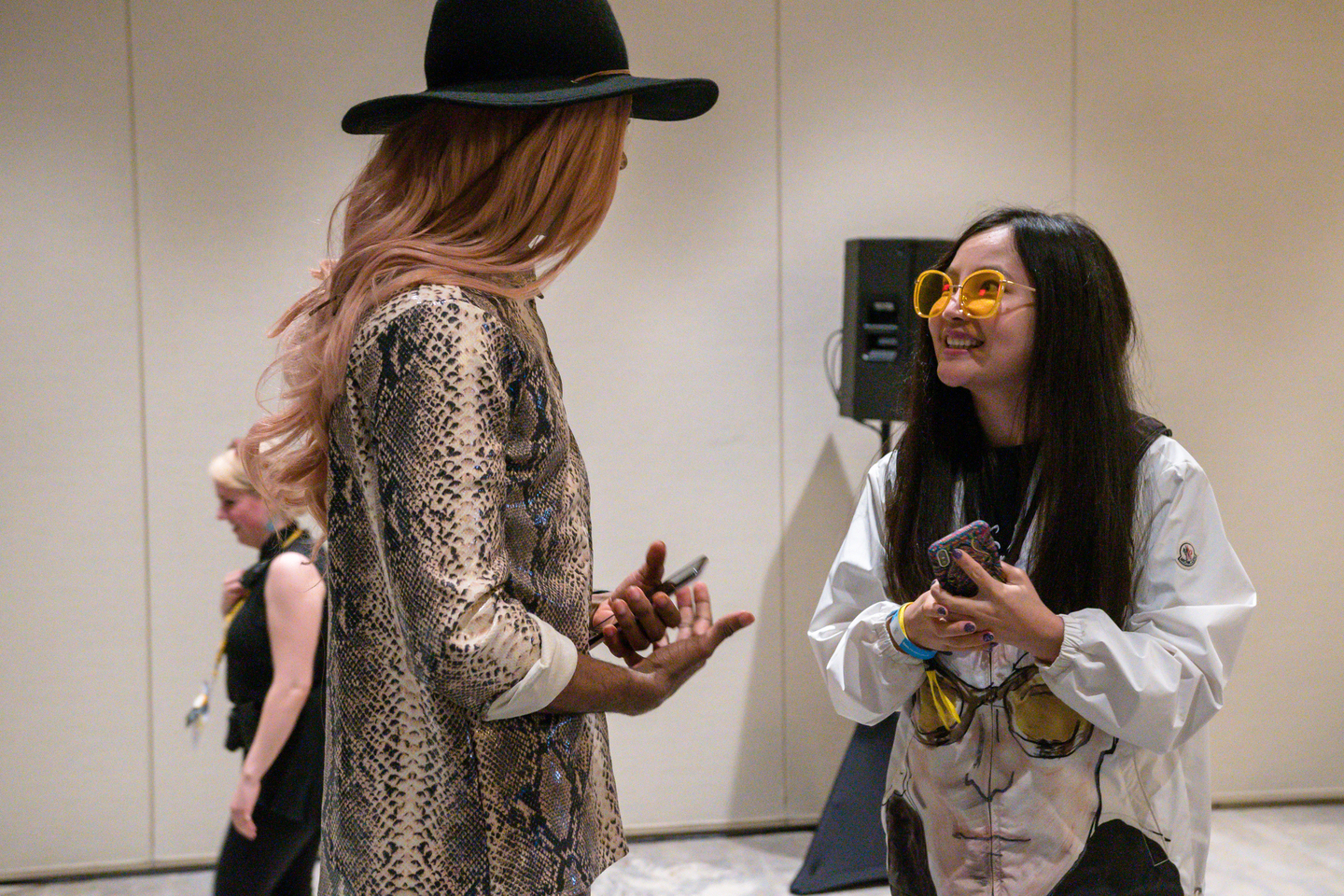 Dev Seldon speaks with an attendee at Blurred Lines: Beauty in a Gender Fluid World – Photo by Anthony Moreno