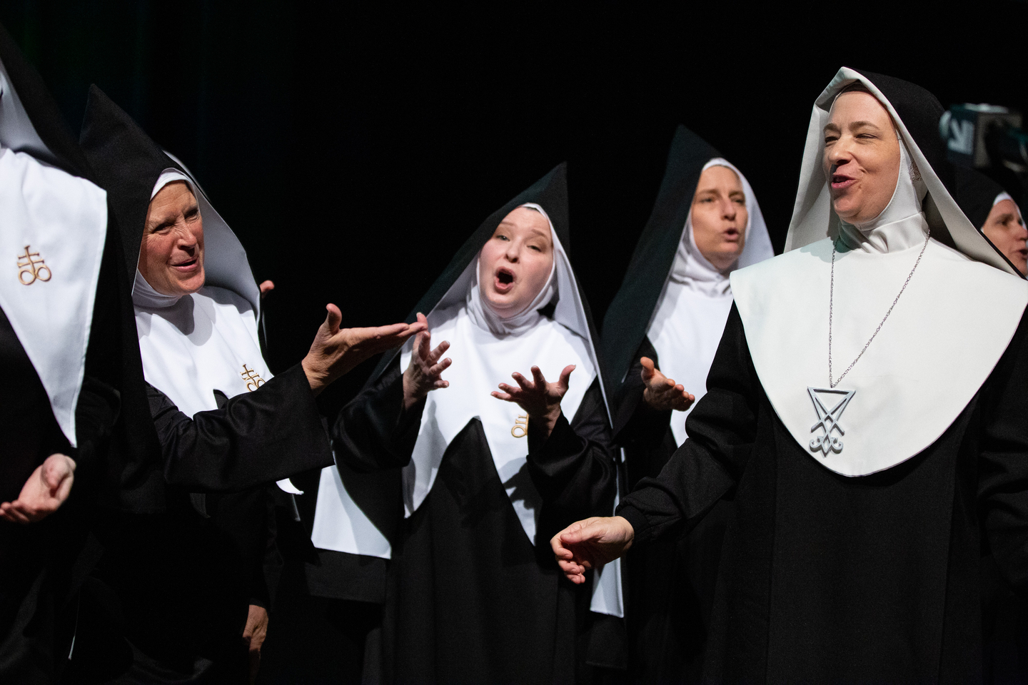 Good Omens Chattering Nuns at Neil Gaiman's Featured Session – Photo by Alexa Gonzalez Wagner