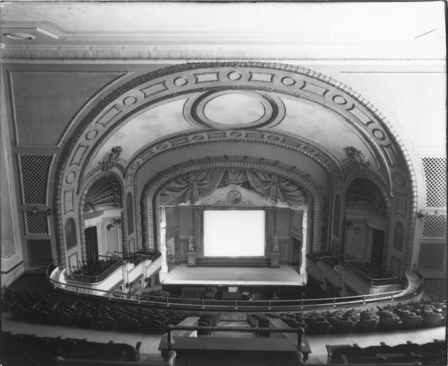 Majestic stage in 1915