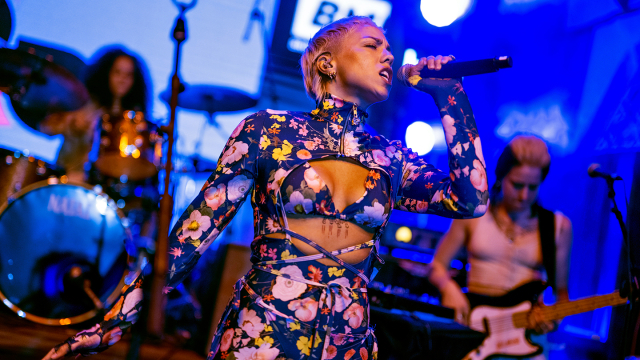 Poppy Ajudha at Cedar Street Courtyard – SXSW 2022 – Photo by Nathan Migal