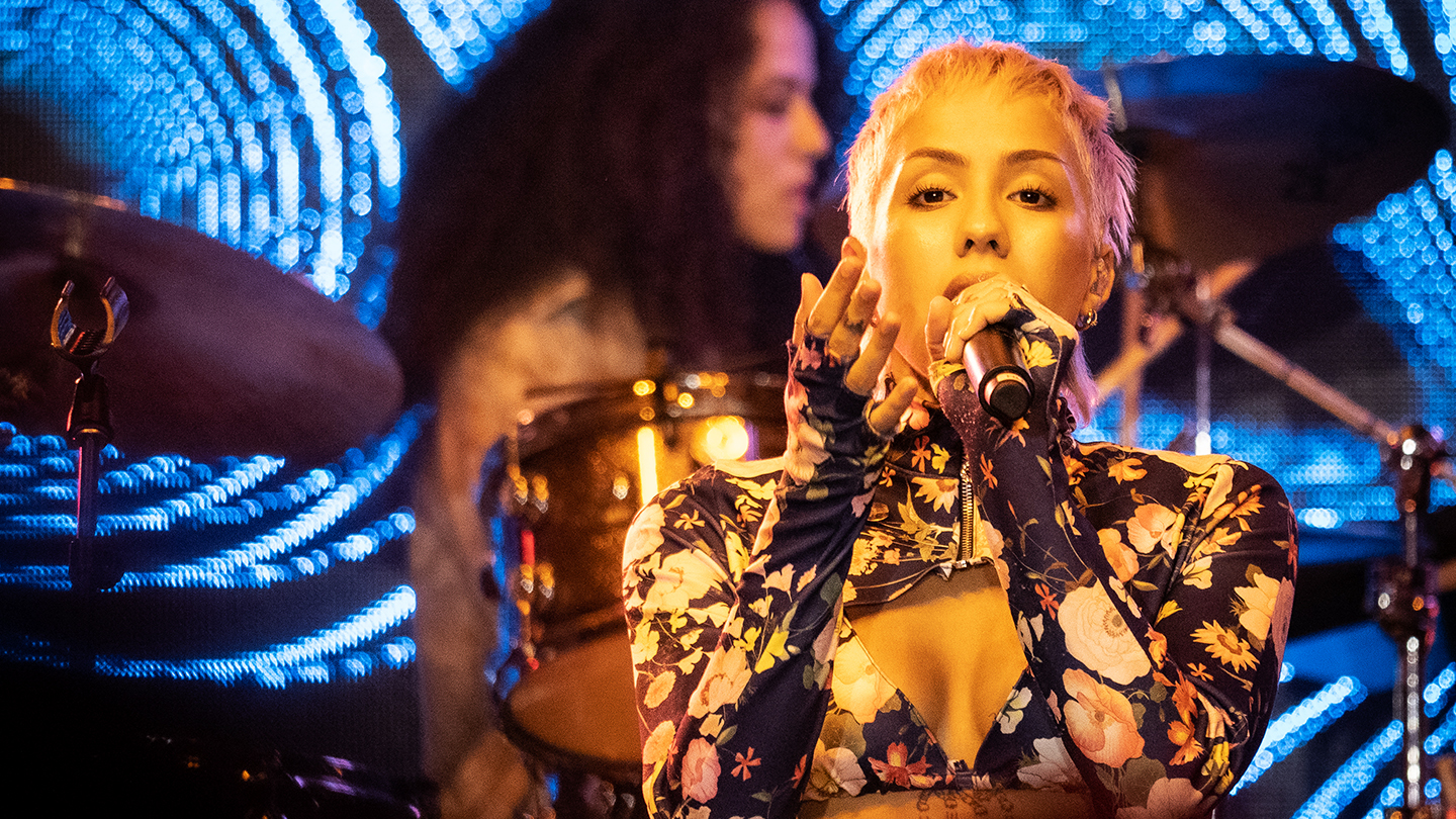 Poppy Ajudha at Cedar Street Courtyard – SXSW 2022 – Photo by Caleb Pickens