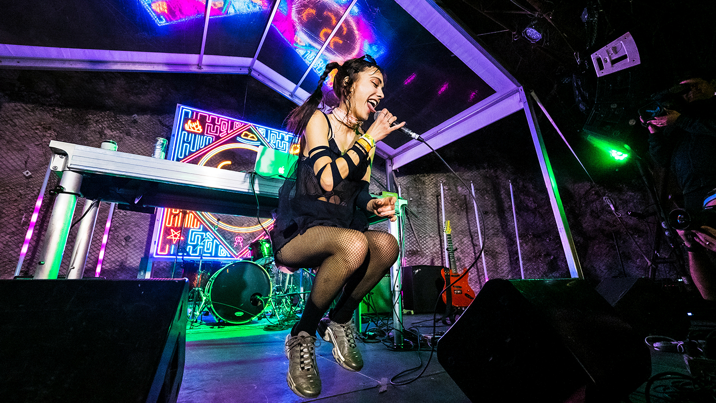 Debbie Sings at Cheer Up Charlie's – SXSW 2022 – Photo by Caleb Pickens