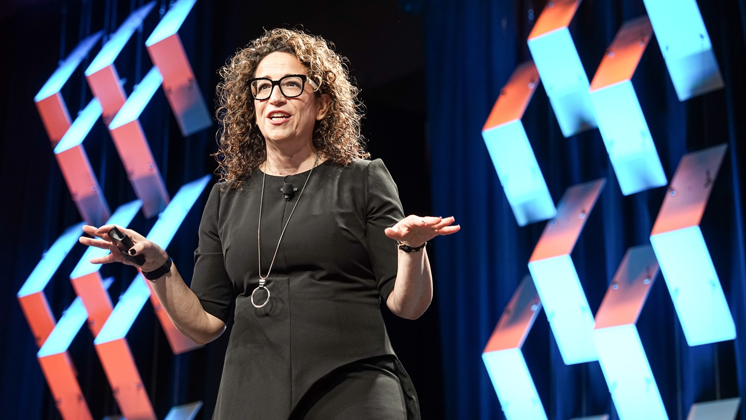 Featured Session: Amy Webb Launches 2024 Emerging Tech Trend Report – Photo by Stephen Olker