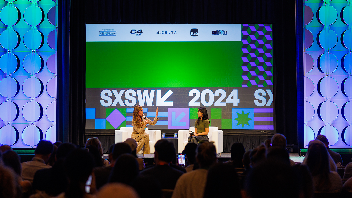 Kendra Scott and Jennifer Liu at Featured Session: How to Differentiate Yourself As An Entrepreneur – Photo by Andy Wenstrand